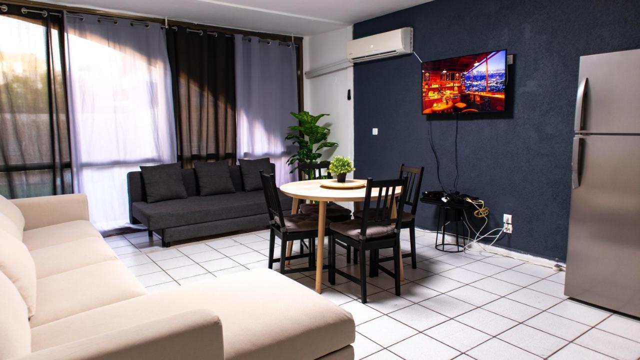Grey House Apartment Ейлат Екстериор снимка