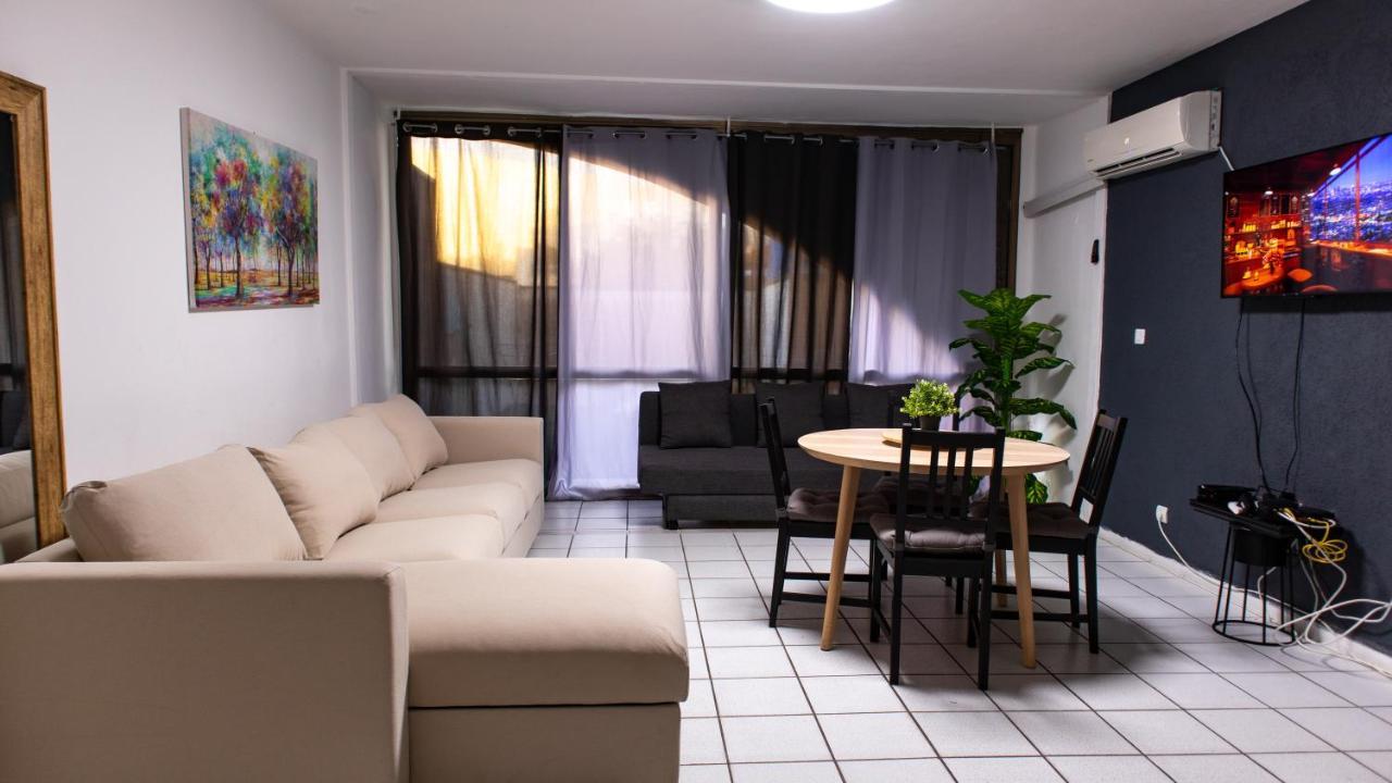 Grey House Apartment Ейлат Екстериор снимка